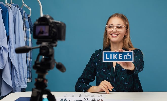 girl filming content marketing for likes